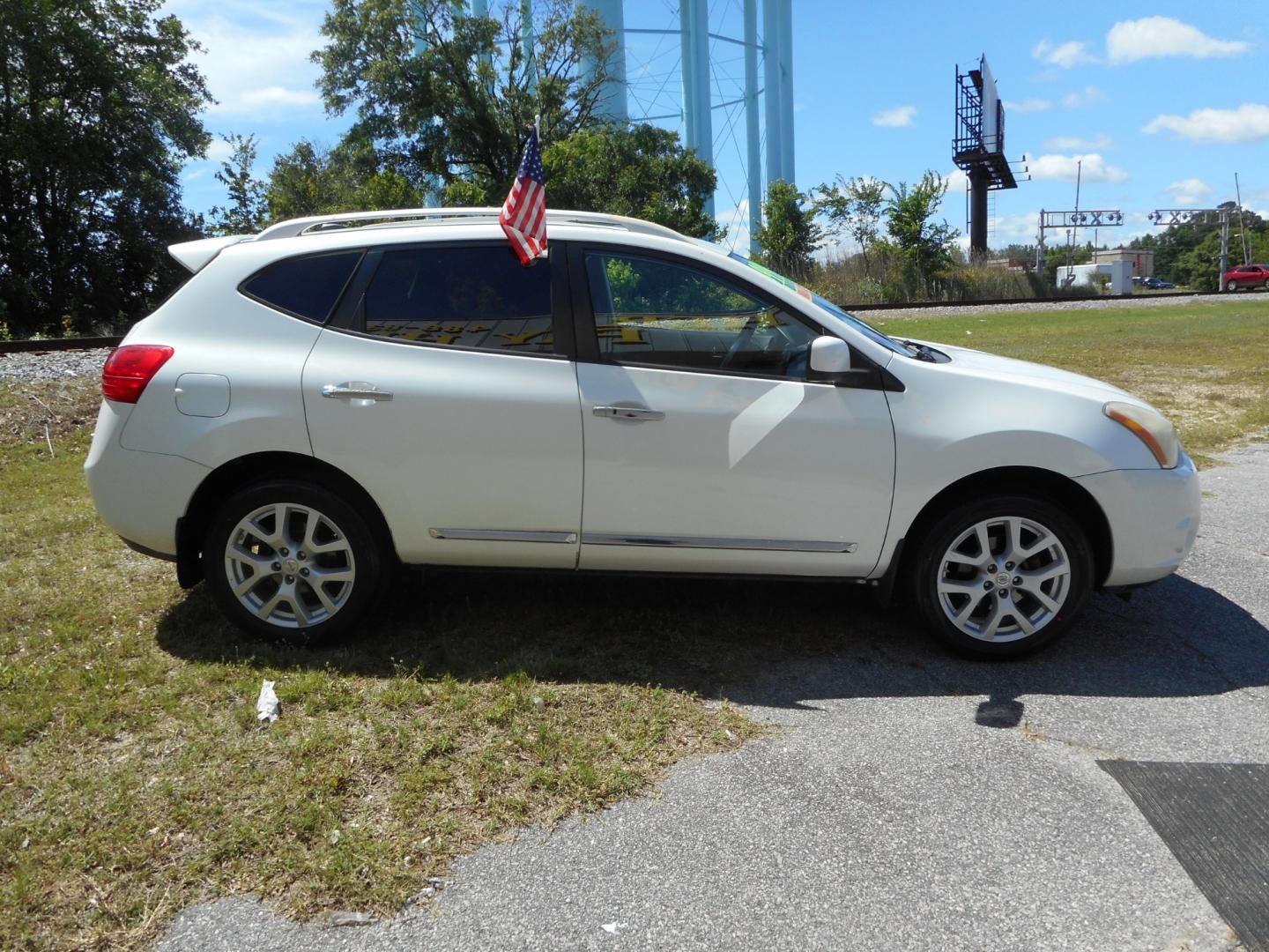 2011 White Nissan Rogue (JN8AS5MT4BW) , located at 2553 Airline Blvd, Portsmouth, VA, 23701, (757) 488-8331, 36.813889, -76.357597 - ***VEHICLE TERMS*** Down Payment: $999 Weekly Payment: $100 APR: 23.9% Repayment Terms: 42 Months *** CALL ELIZABETH SMITH - DIRECTOR OF MARKETING @ 757-488-8331 TO SCHEDULE YOUR APPOINTMENT TODAY AND GET PRE-APPROVED RIGHT OVER THE PHONE*** - Photo#4